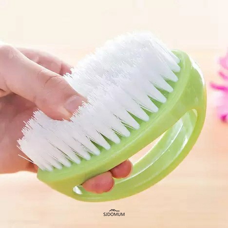 Plastic brush